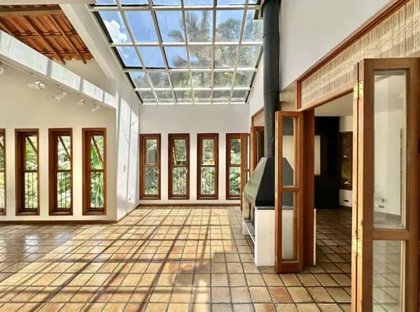 Cond. Jardim Iolanda - 3d/1sts Ótima casa! Uma chácara c/ amplo bosque tropical, espaço gourmet, salão multiuso!