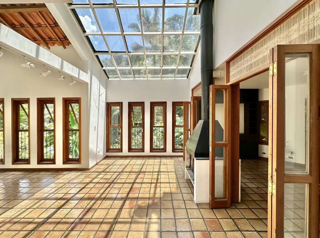 Cond. Jardim Iolanda - 3d/1sts Ótima casa! Uma chácara c/ amplo bosque tropical, espaço gourmet, salão multiuso!