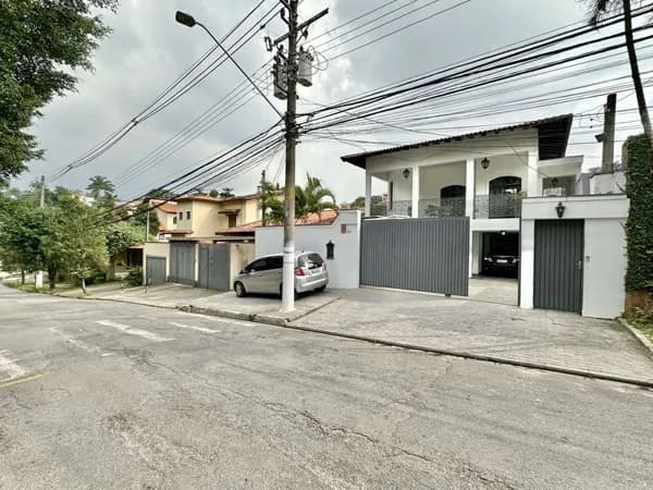 Rua Monet - 4 suítes, salão festas, escritório, adega, 7vagas (4 cobertas). Espaço p/ piscina e gourmet!