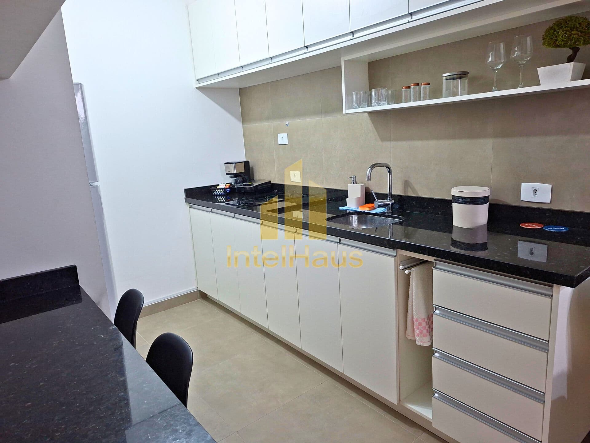STUDIO MOBILIADO + VAGA | PRONTO PARA RENTABILIZAR | CRISTO REI