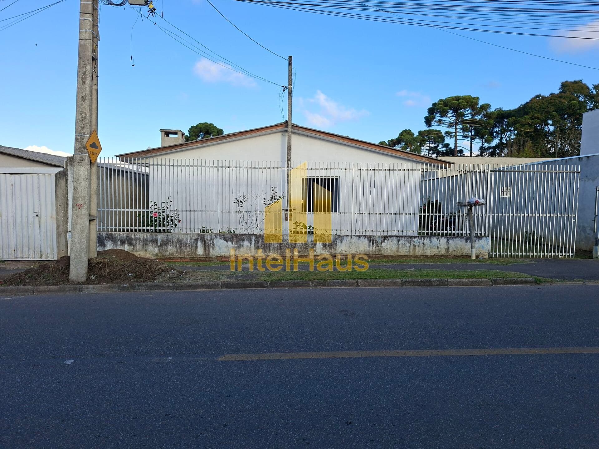 Casa com amplo terreno de 600 m² à venda no Borda do Campo