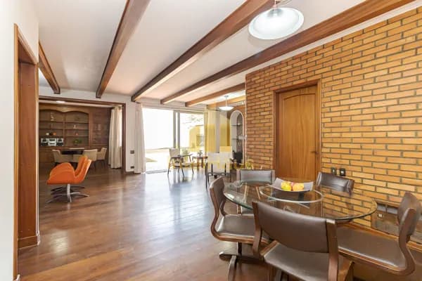 Casa com 384,9 m2, 5 quartos, no Cristo Rei