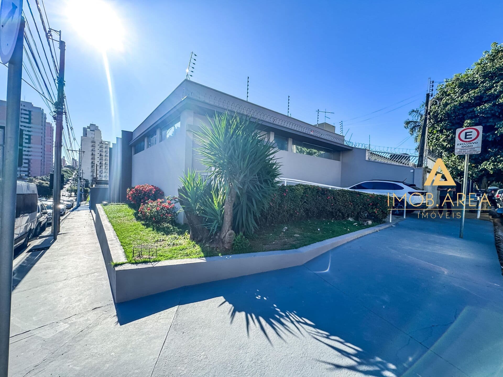 Salão comercial localizado no Jardim Europa