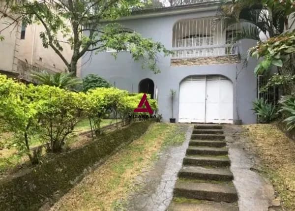 Casa Duplex com 275m², 4 Quartos, 2 Suítes e Ampla Área Gourmet em São Pedro!