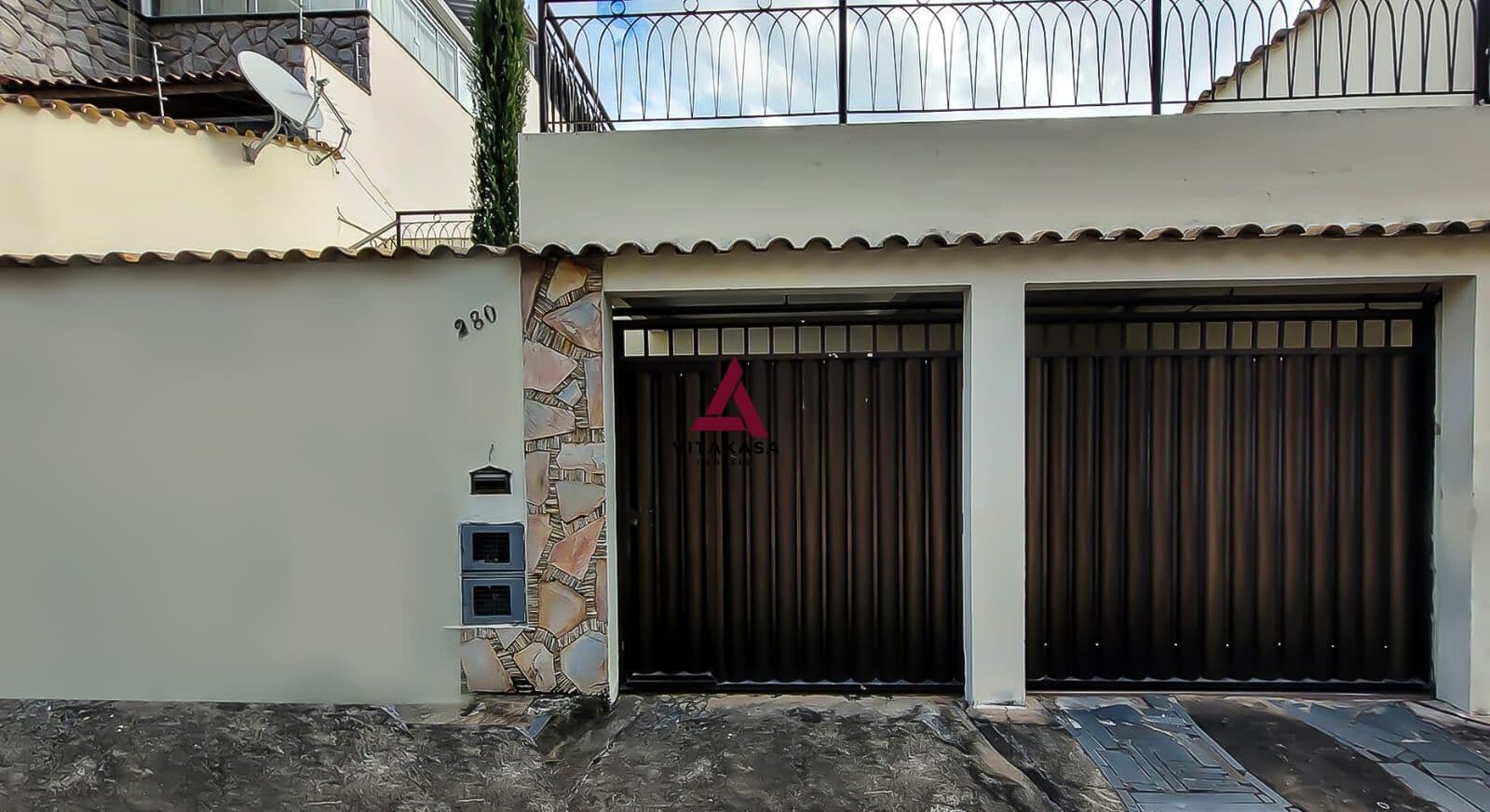 Casa Espaçosa com Terraço, Área Gourmet e Garagem para 3 Carros no Cascatinha!