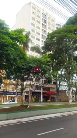 Apartamento de Frente com 100 m² e 03 Quartos no Centro!
