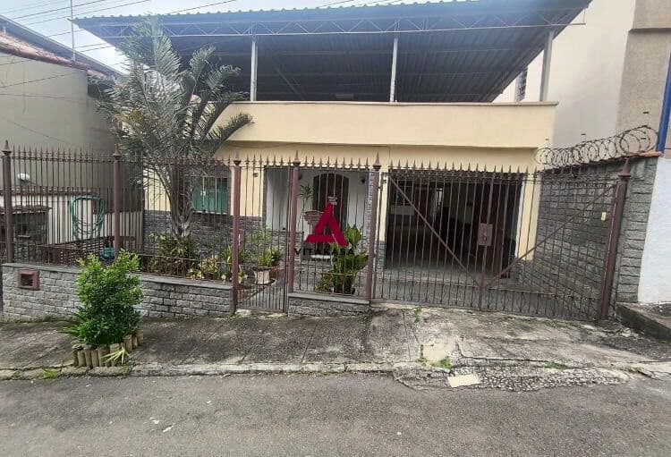 Casa com 3 Quartos, 2 Suítes e 3 Vagas no Bairro Francisco Bernardino!
