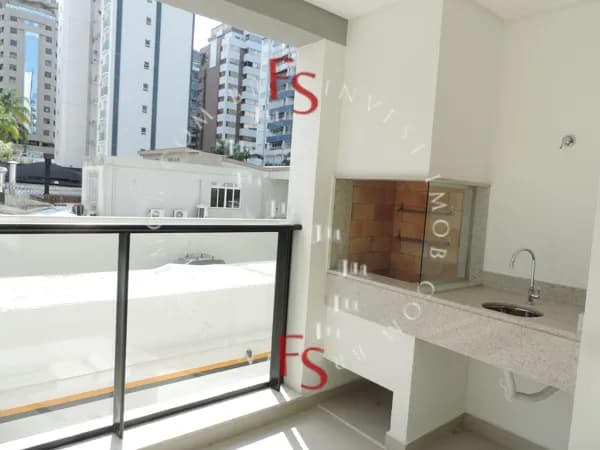 APARTAMENTO ACONCHEGANTE, COM 3 DORMITÓRIOS, AMPLA SACADA, NO CENTRO