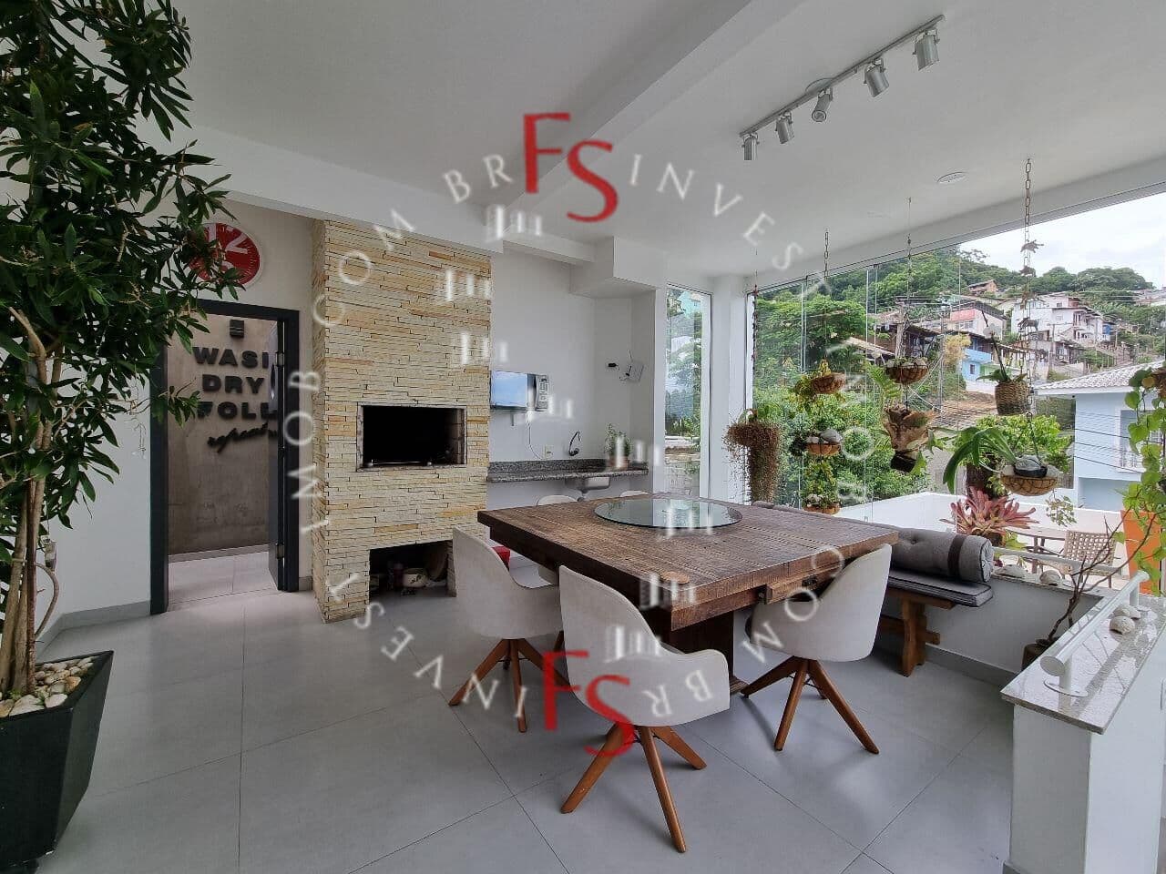 CASA ALTO PADRÃO COM 2 PISOS NA AGRONÔMICA