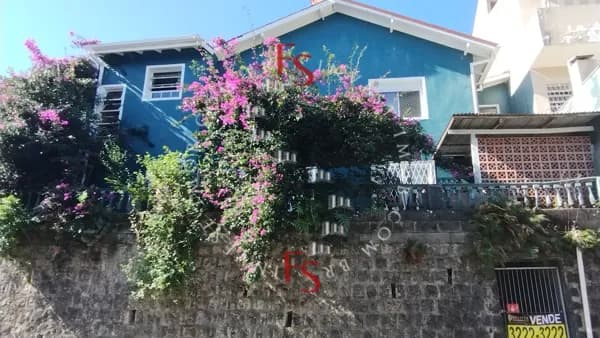 CASA COM 2 PISOS A VENDA NO CENTRO DE FLORIANÓPOLIS