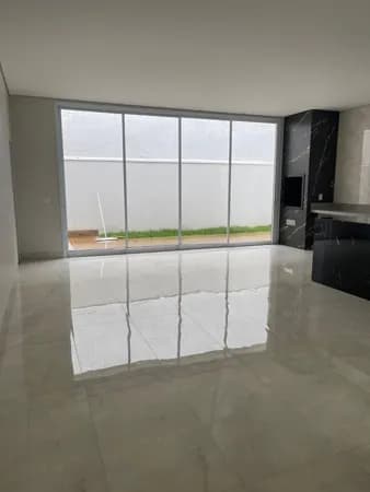 Casa à venda no bairro Nova Uberlândia em Uberlândia/MG