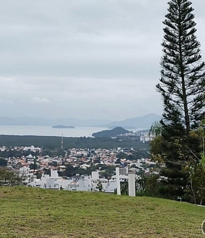 Terreno em Condomínio fechado no Córrego Grande ! Colina dos Açores !