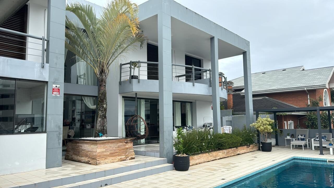 Casa de Luxo 5 Quartos, 3 Suítes no João Paulo - Vista Panorâmica e 6 Vagas