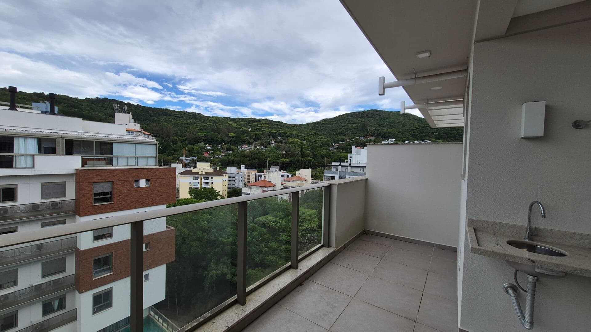 Apartamento Cobertura NOVA no Córrego Grande, Florianópolis/SC