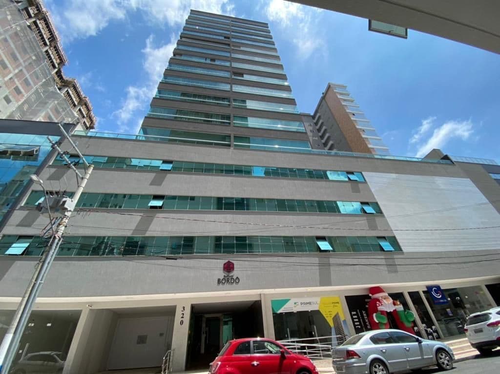Lindo apto com 3 dormitórios e 4 Vagas 137 m2 - Meia Praia - Itapema/SC
