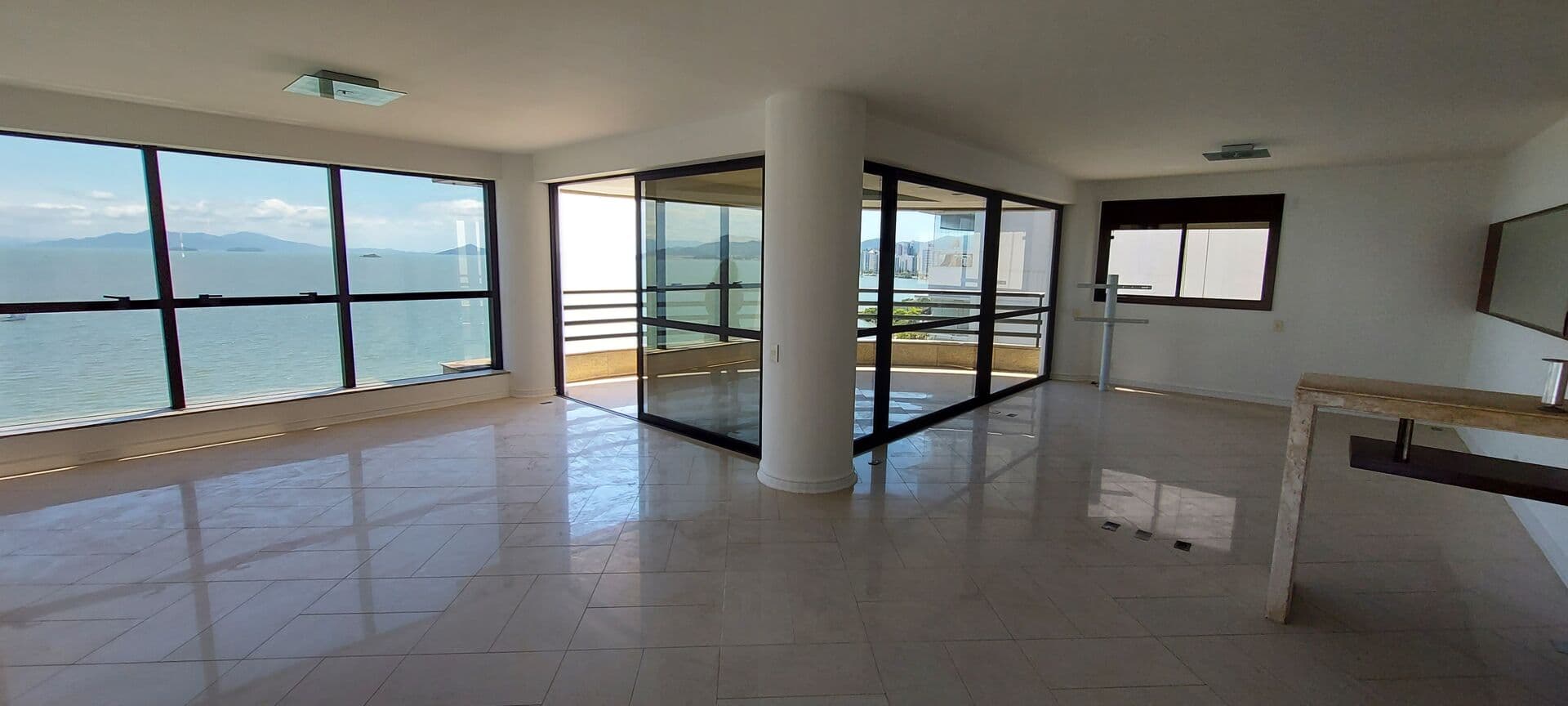 Apartamento Alto Padrão na Beira Mar Norte, Florianópolis/SC.Locação.