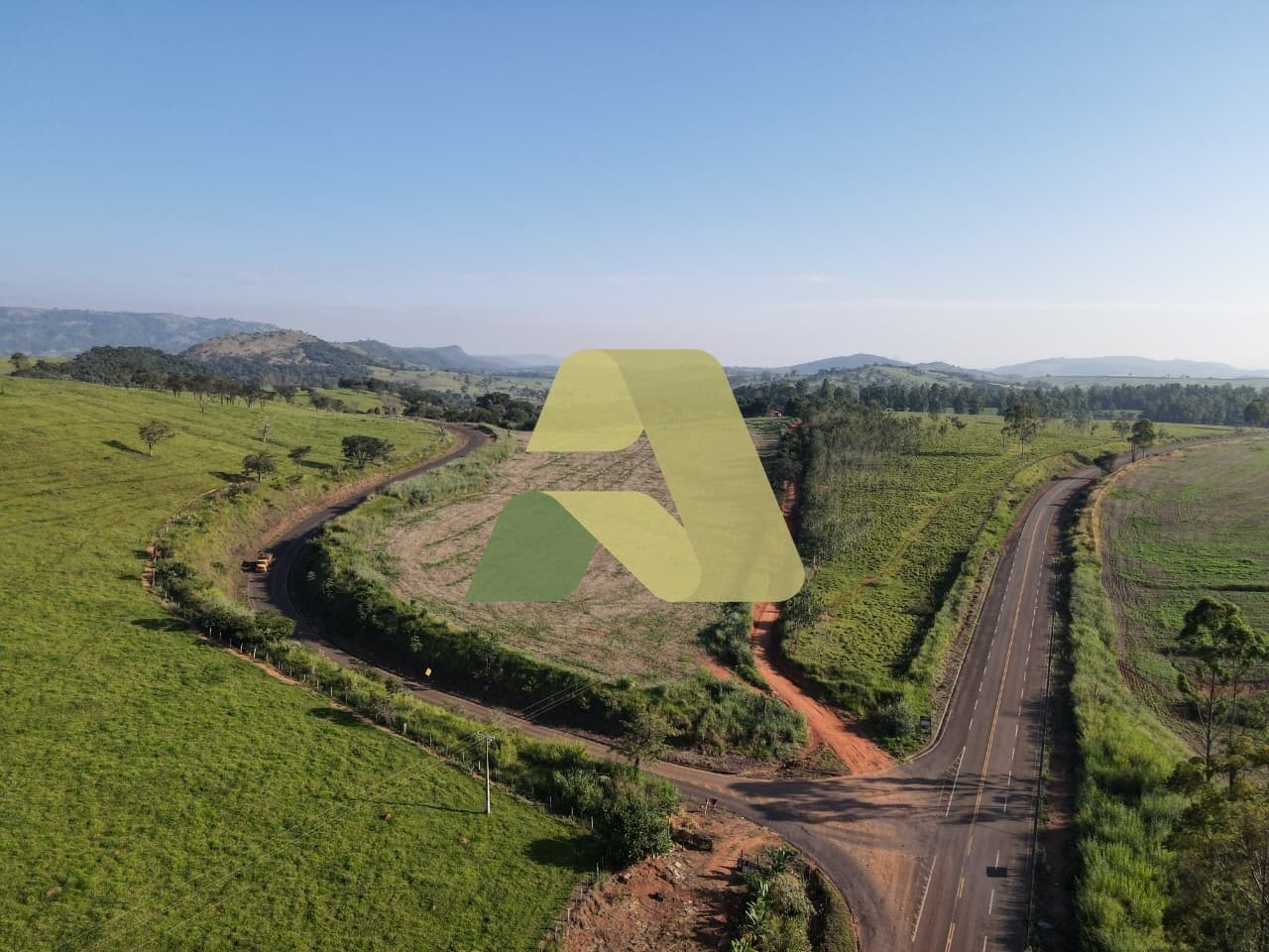Área à Venda – Cássia/MG 📍 Excelente área com 39.000 m², localizada a apenas 500 metros da cidade de Cássia/MG, às margens da rodovia que liga Cássia a Delfinópolis e Ibiraci.