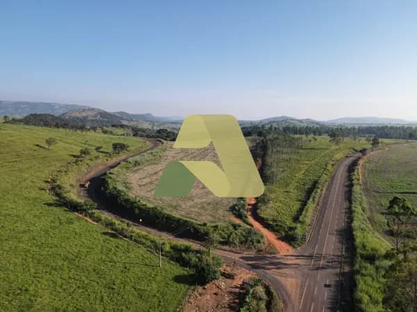 Área à Venda – Cássia/MG 📍 Excelente área com 39.000 m², localizada a apenas 500 metros da cidade de Cássia/MG, às margens da rodovia que liga Cássia a Delfinópolis e Ibiraci.