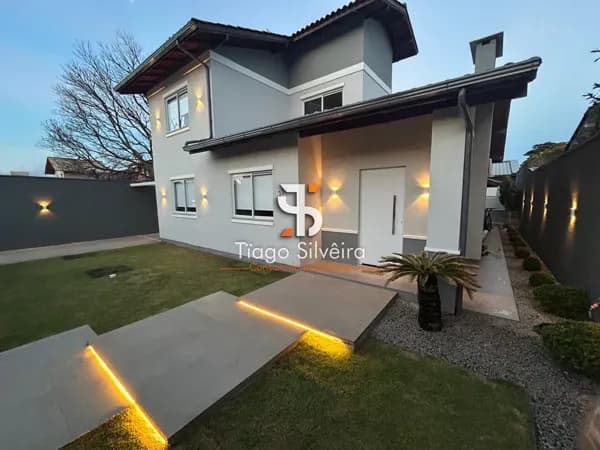 Casa de Alto Padrão Financiável à Venda no Campeche – Florianópolis | 700m da Praia | 5 Dormitórios | Piscina Aquecida
