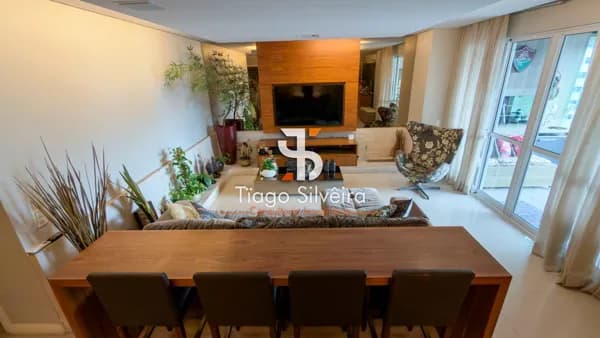 Apartamento 3 Suítes Mobiliado em Andar Alto no Centro de Florianópolis