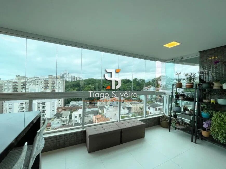 Apartamento de Alto Padrão com 3 Suítes à Venda na Agronômica - Florianópolis