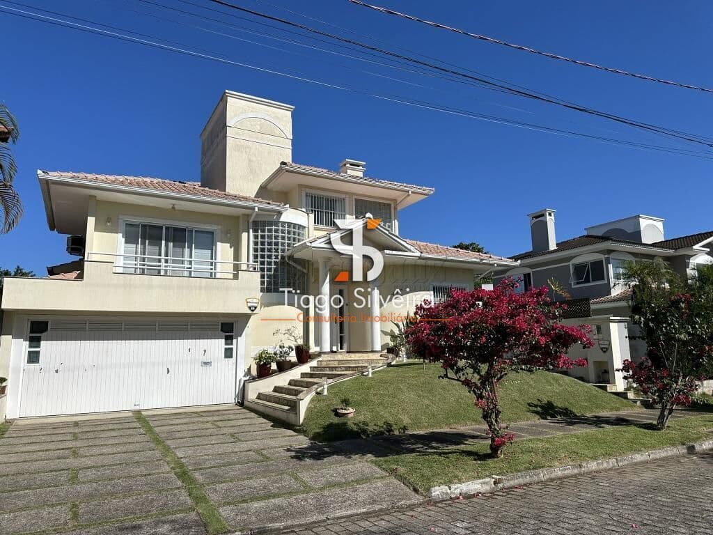 Casa de Alto Padrão para Locação em Jurerê Internacional | 4 Suítes, Piscina e Espaço Gourmet