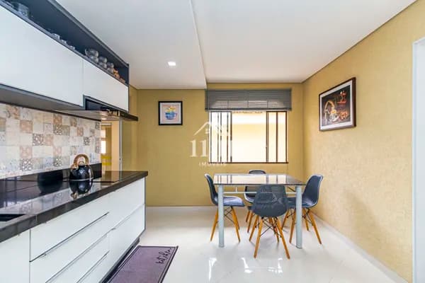 Casa em terreno amplo no bairro Campo Comprido - Curitiba/PR