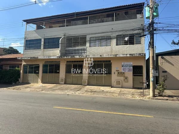 🏦 Prédio Residencial/Comercial à Venda em Goiânia – 5 Aptos Locados e Renda Mensal Garantida!