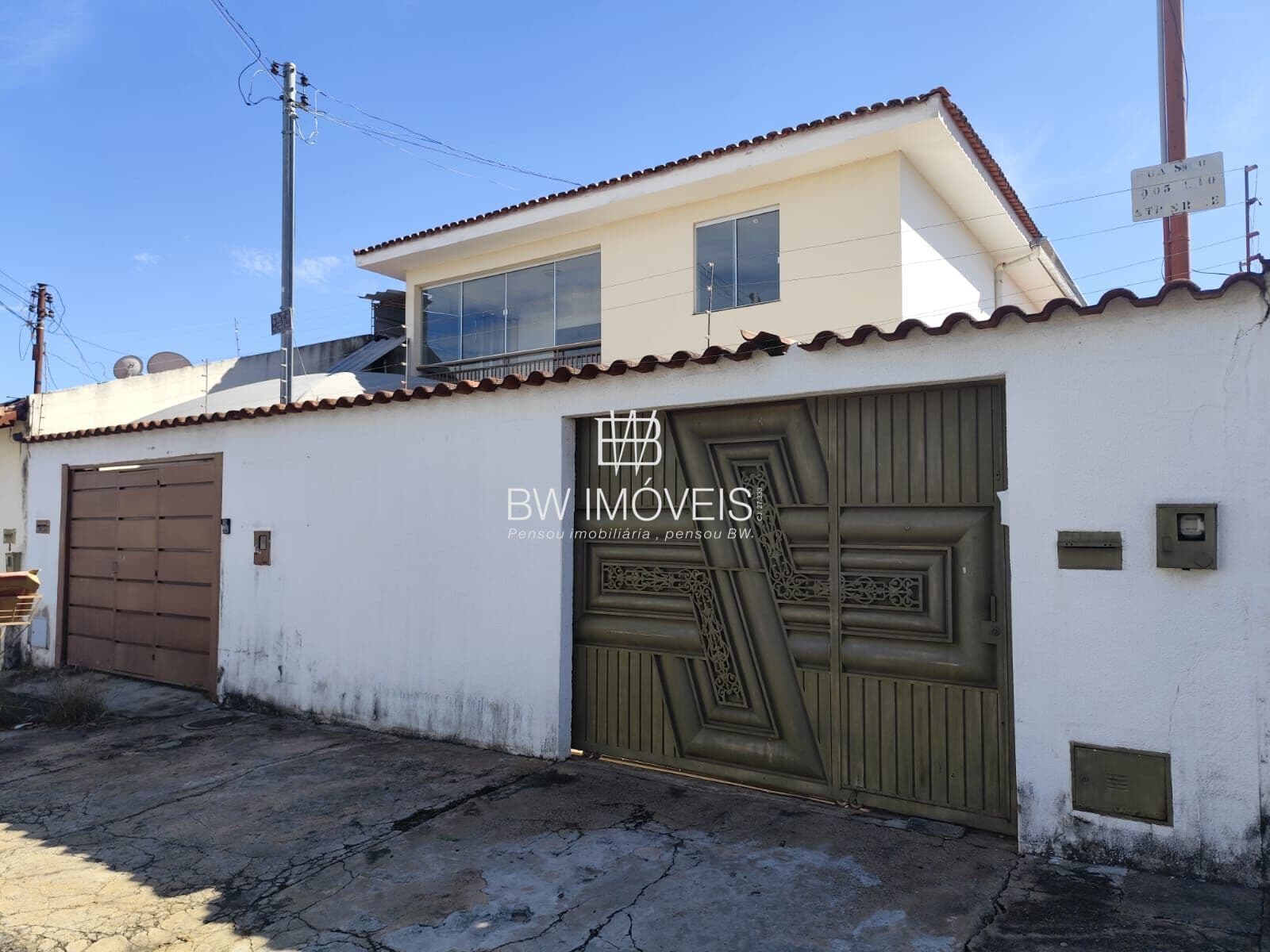 Sobrado, 4Q 3 suítes, Repleto em armários, St Santa Rita, Piscina aquecida, Quintal com área Gourmet, Paralelo ao Anel Viário