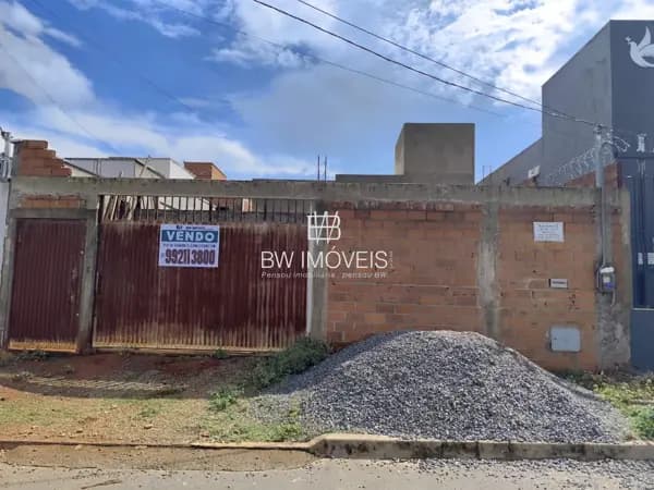 Casa à venda no bairro Residencial Recanto das Emas em Goiânia/GO