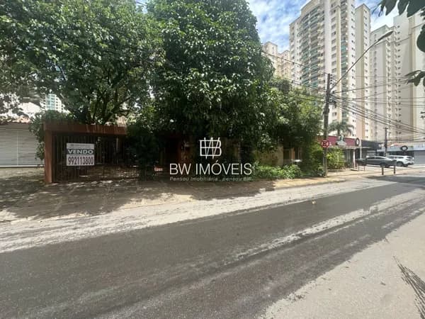 Sobrado no Setor Bueno – 4 Quartos | 4 Garagens | Goiânia