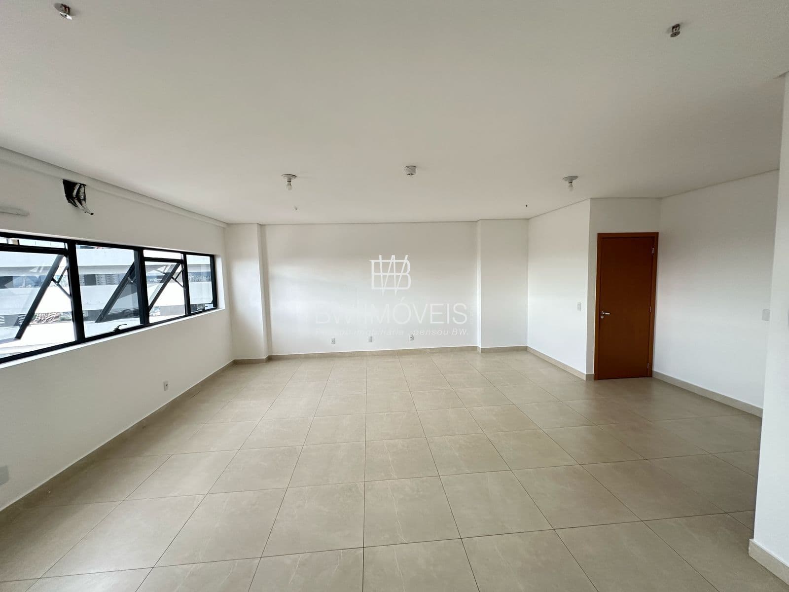 Sala Comercial com 45 m2 no Buriti Business Valor de Oportunidade