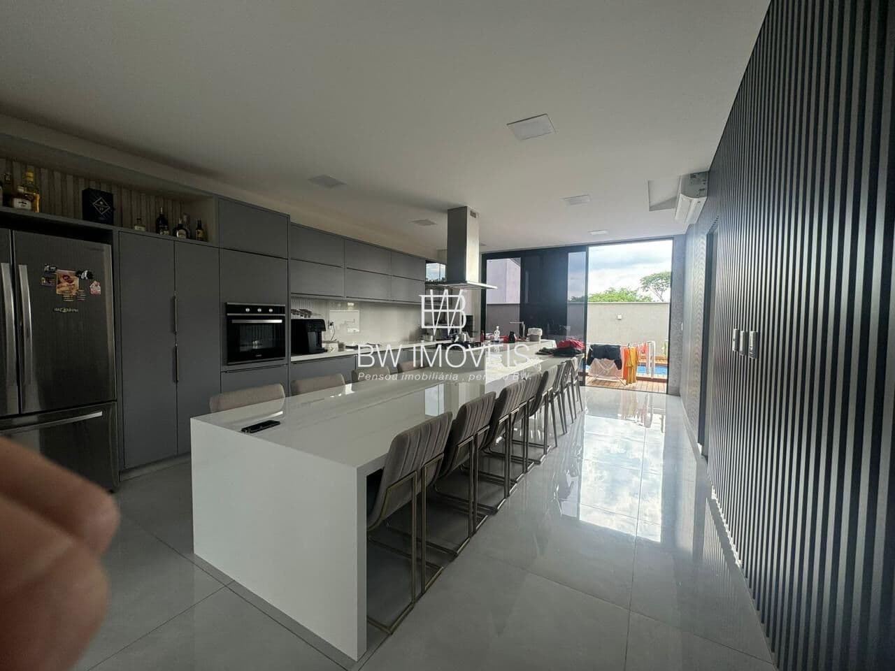 Casa Térrea à Venda no Condomínio do Lago – 3 Suítes, Piscina e Energia Solar
