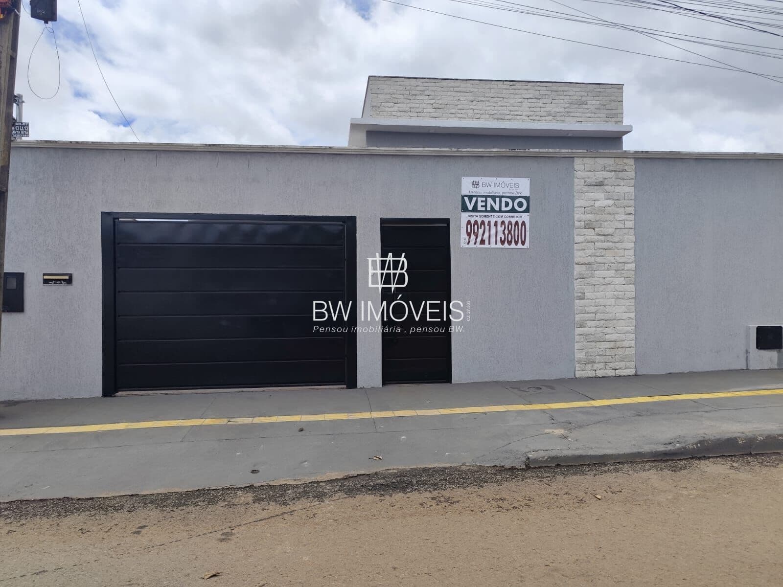 Casa exclusiva, 3 Q 1 suíte, 209 m² área construída, 360 m² terreno, Pq Santa Rita, sozinha no lote, área gourmet, closet em todos os quartos