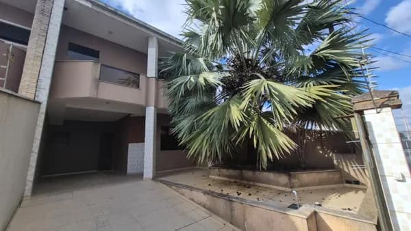 Sobrado em Campo Largo - Centro