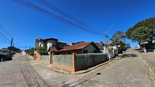 Sobrado em Núcleo Habitacional Doutor Abranches Guimarães, Campo Largo/PR