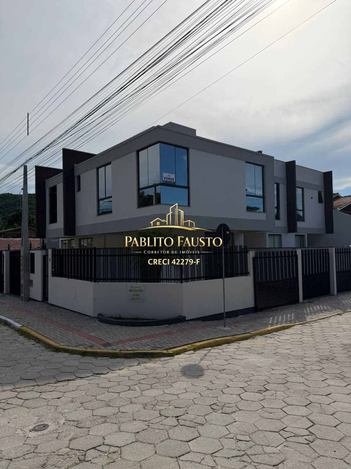 Sobrado Geminado em Bombinhas com 85,54 mt² e 2 suítes próximo do mar