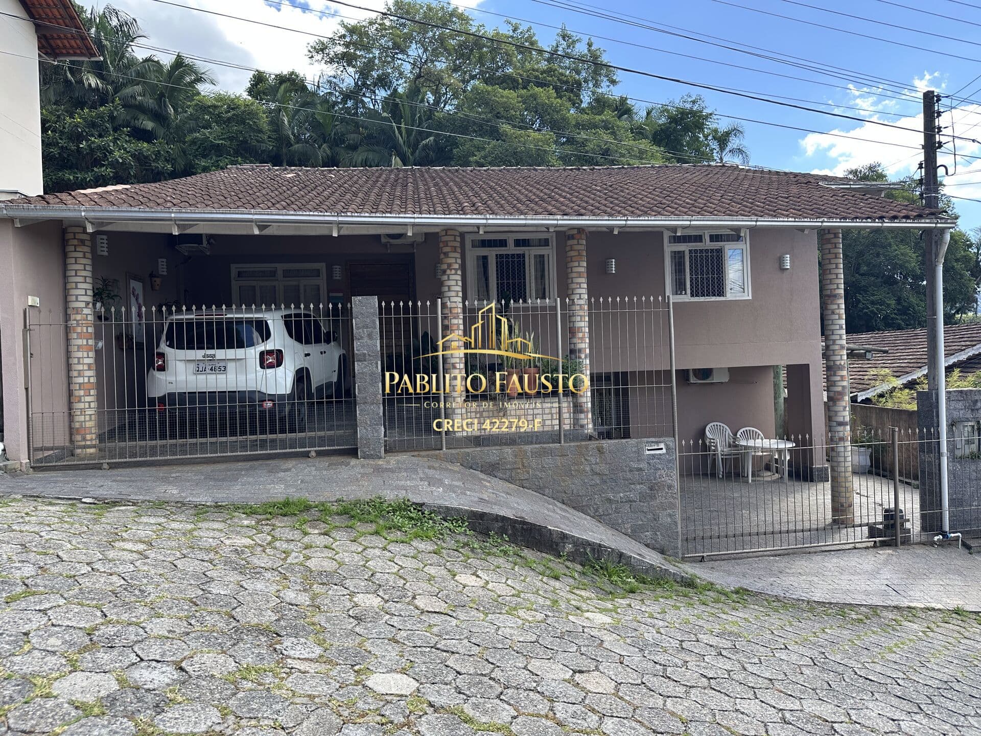Casa mobiliada à venda no Bairro Velha – conforto, espaço e renda com locações (Airbnb + Oktoberfest)