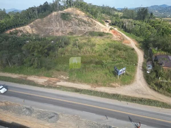 Grande área Industrial/comercial frente para BR470