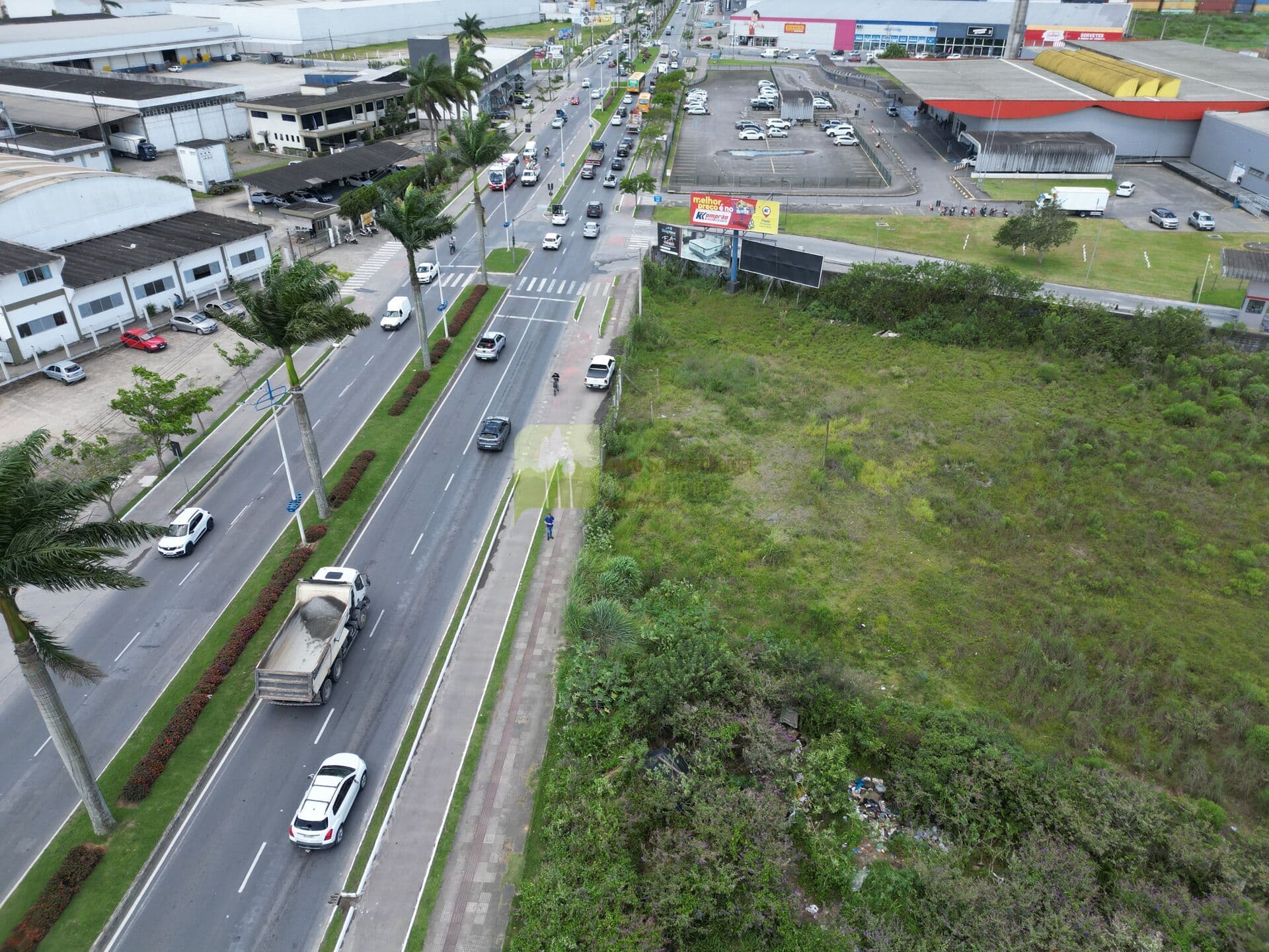 Amplo terreno com frente para Rua Adolfo Konder
