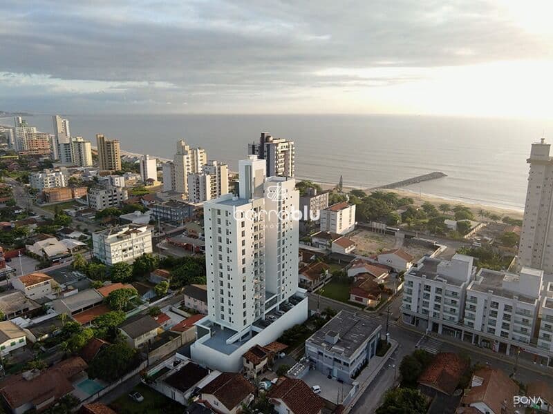 Apartamento com 2 quartos (1 suíte) 77,00m², bairro Centro - Balneário Piçarras/SC.
