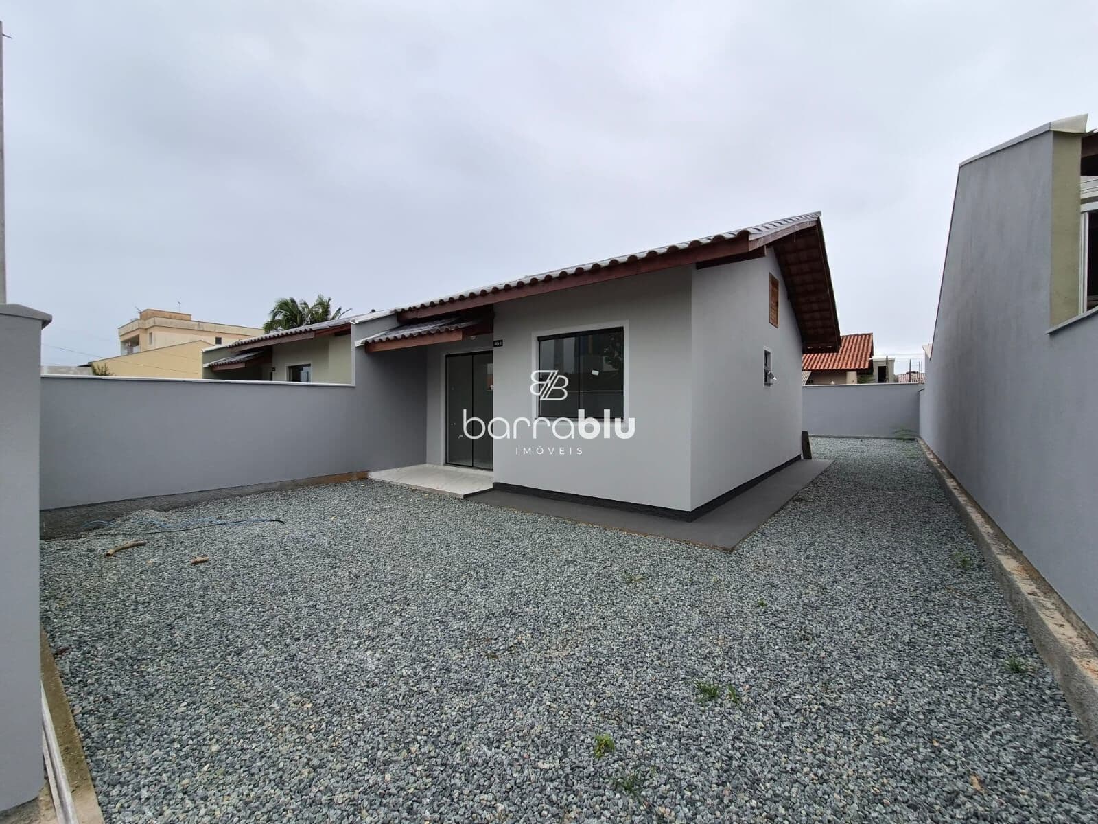 Casa com 2 dormitórios (58,00m²), amplo espaço de terreno no bairro Quinta dos Açorianos - Barra Velha/SC.