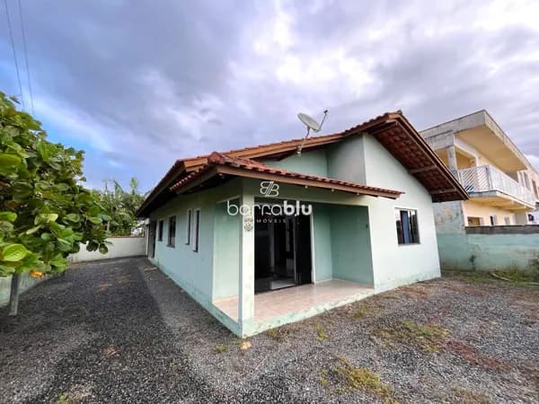 Casa de esquina com 4 quartos (114,00m²) no bairro Centro - Barra Velha/SC.