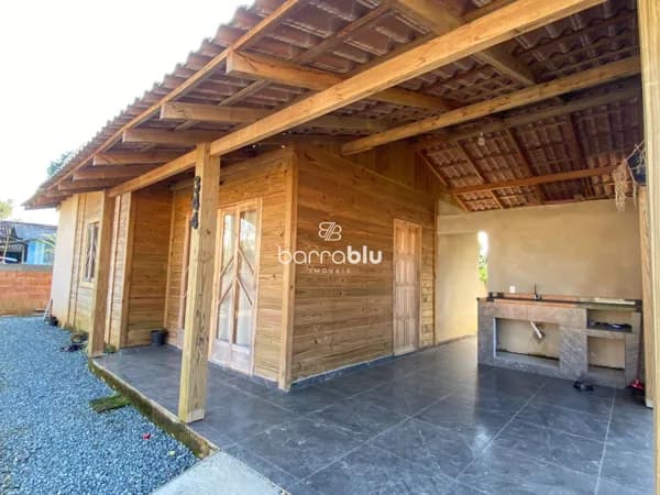 Casa mista em amplo terreno de 300 m² no bairro Pedras Brancas em Barra Velha/SC