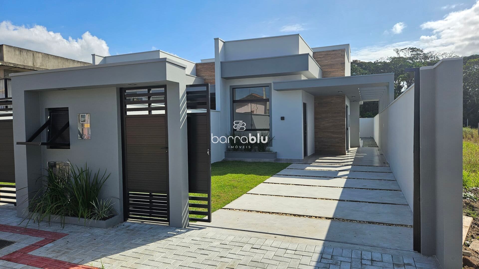 Casa 2 quartos (1 suíte) 80,00m² com ótimo acabamento - Nova Barra Velha - Barra Velha/SC.