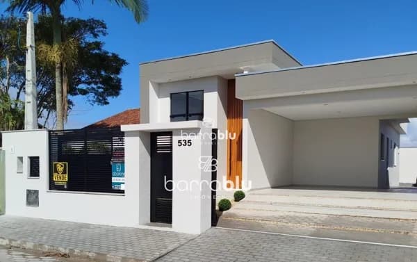 Casa Alto Padrão (3 quartos, sendo 1 suíte) - bairro Itajuba