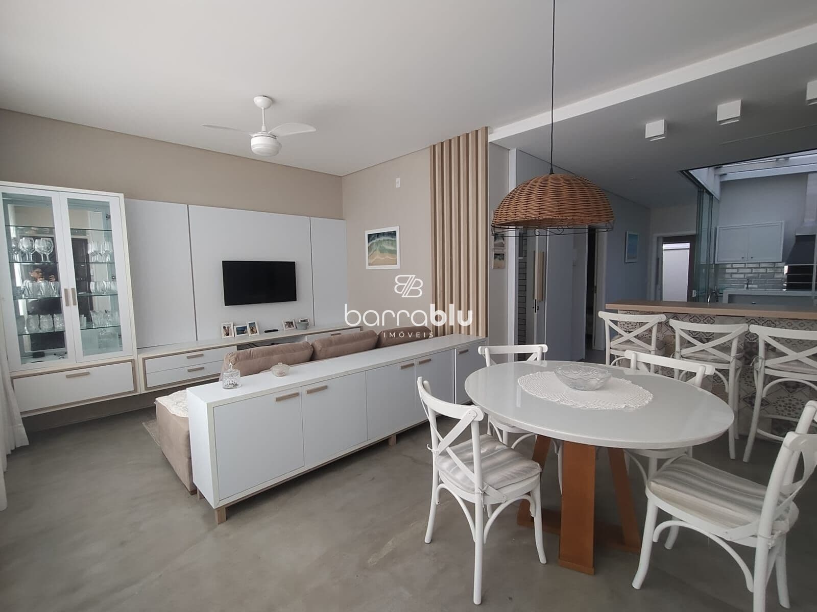 Apartamento mobiliado a 100 metros da praia, bairro Tabuleiro - Barra Velha/SC.