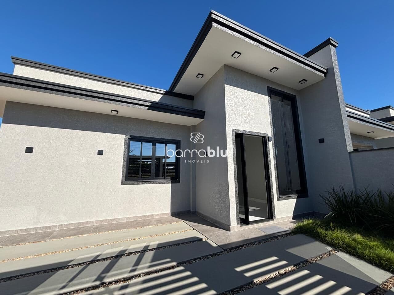 Casa com 3 dormitórios (1 suíte com closet) 80,00m² no bairro Itajubá - Barra Velha/SC.