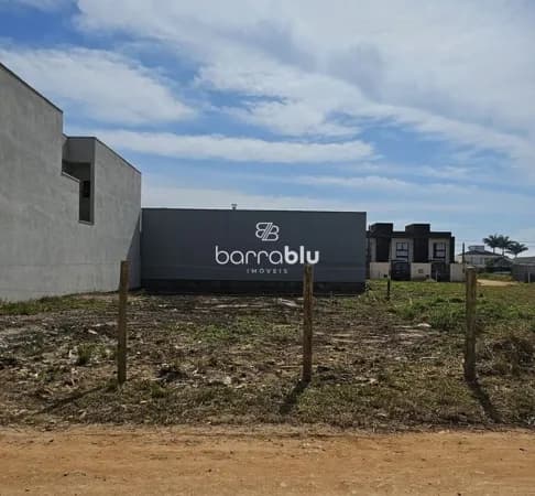 Terreno a 500 metros da praia, com 300,00m² no bairro Itajubá - Barra Velha/SC.