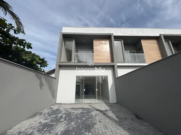 Sobrado próximo da praia no bairro Itacolomi em Balneário Piçarras